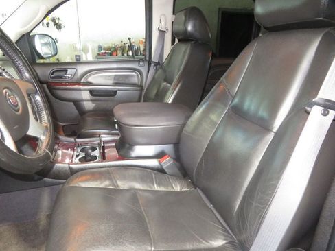 Used 2011 Cadillac Escalade ESV AWD image 20