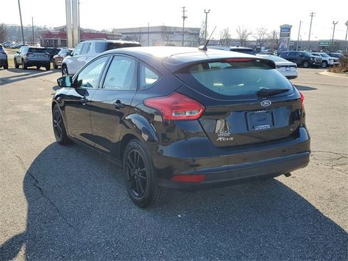 Used 2017 Ford Focus SE image 4