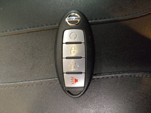 Used 2018 Nissan Rogue Sport SV w/ SV Technology Package FWD image 32