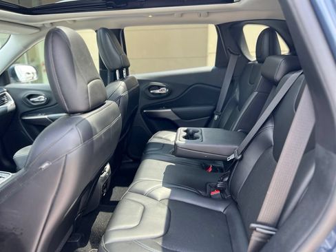 Used 2020 Jeep Cherokee Latitude Plus w/ Comfort/Convenience Group FWD image 14