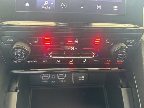 New 2025 Jeep Grand Cherokee L Laredo image 21