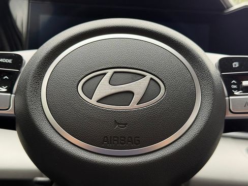 Used 2024 Hyundai Elantra Limited FWD image 18