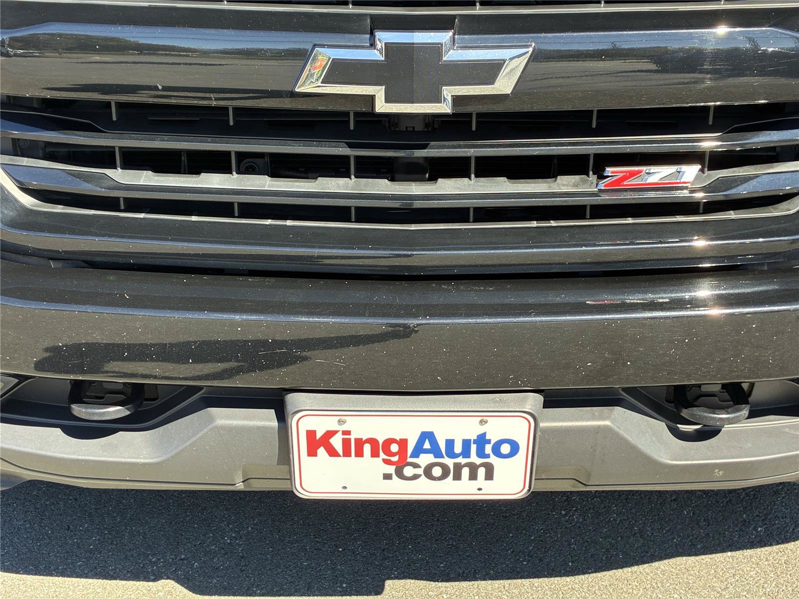 Used 2018 Chevrolet Silverado 1500 LT w/ Midnight Edition AWD/4WD image 9