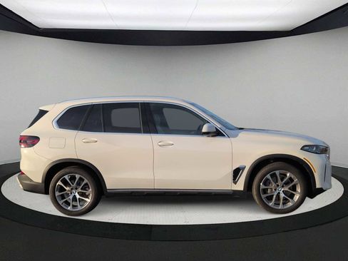 Certified 2024 BMW X5 xDrive40i w/ Premium Package image 9