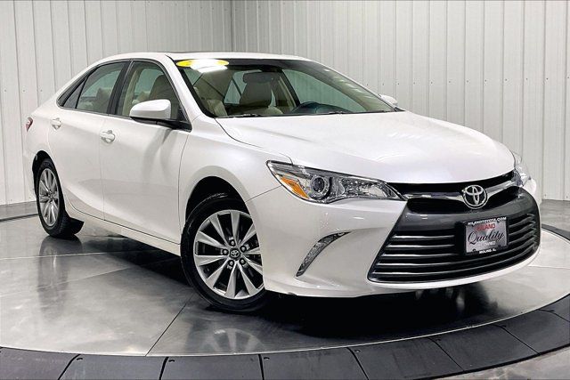 Used 2017 Toyota Camry XLE w/ Moonroof Package FWD image 3