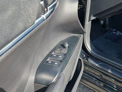 Used 2020 Toyota Camry LE image 17