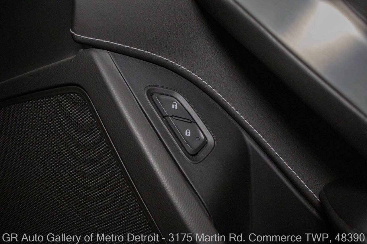 Used 2016 Chevrolet Corvette Z06 w/ 3LZ Preferred Equipment Group RWD image 38