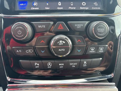 Used 2020 Jeep Grand Cherokee Limited image 16