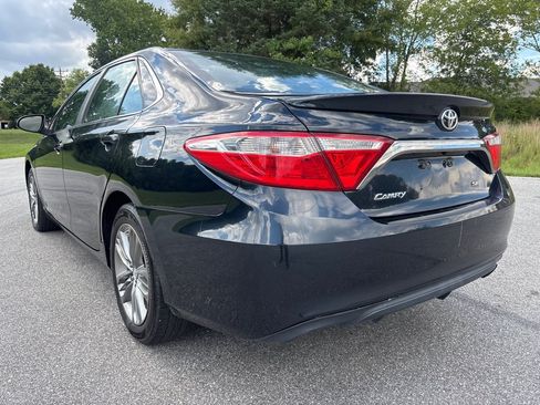 Used 2017 Toyota Camry SE FWD image 3