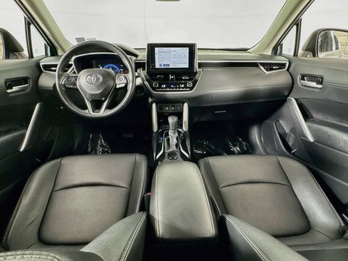 Used 2024 Toyota Corolla Cross XLE AWD/4WD image 27