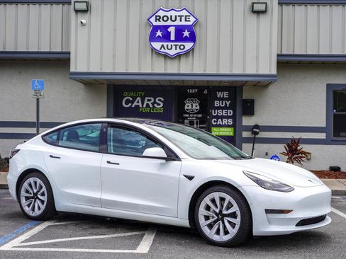 Used 2022 Tesla Model 3 Standard Range Plus RWD image 5