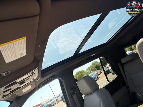 Used 2024 Chevrolet Tahoe Z71 w/ Luxury Package AWD/4WD image 20