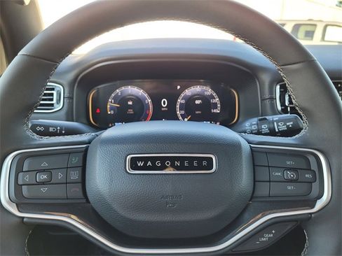 Used 2024 Jeep Wagoneer L 4WD w/ Premium Group I image 17