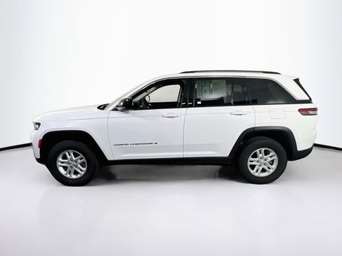 Used 2023 Jeep Grand Cherokee Laredo w/ Luxury Tech Group I AWD/4WD image 8