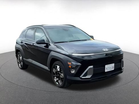 Used 2025 Hyundai Kona SEL image 3