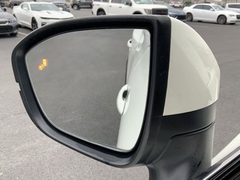 Used 2023 Nissan Pathfinder Platinum image 23