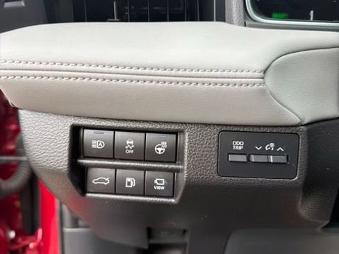 Certified 2022 Toyota Avalon Limited FWD image 19