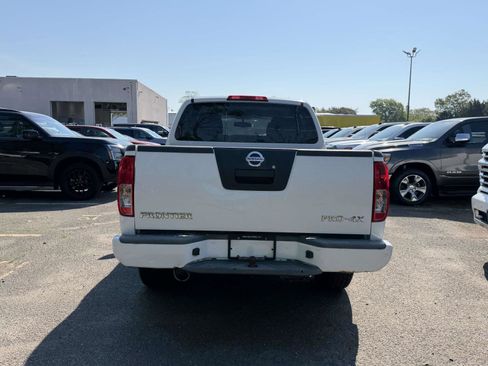 Used 2012 Nissan Frontier PRO-4X AWD/4WD image 6