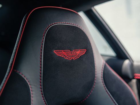 Used 2015 Aston Martin Vanquish Coupe RWD image 29