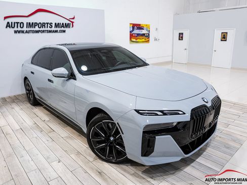 Used 2023 BMW 740i w/ Parking Assistance Package RWD image 28