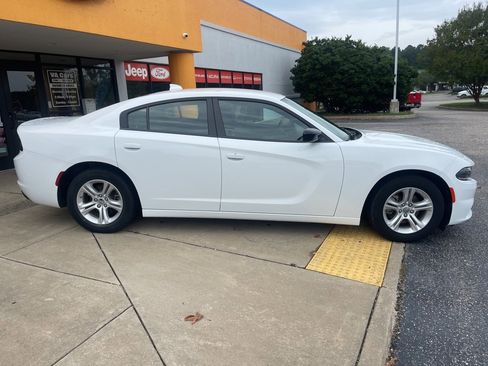 Used 2023 Dodge Charger SXT image 3
