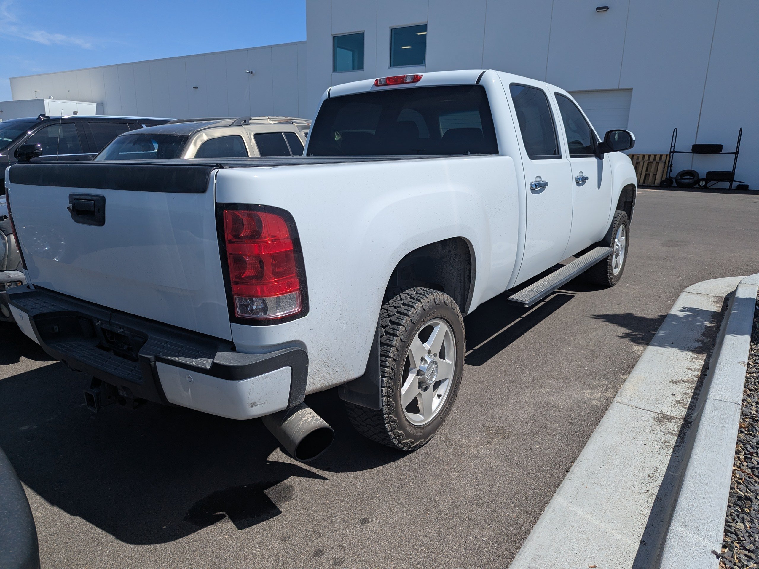 Used 2013 GMC Sierra 2500 Denali w/ Suspension Package, Off-Road AWD/4WD image 7