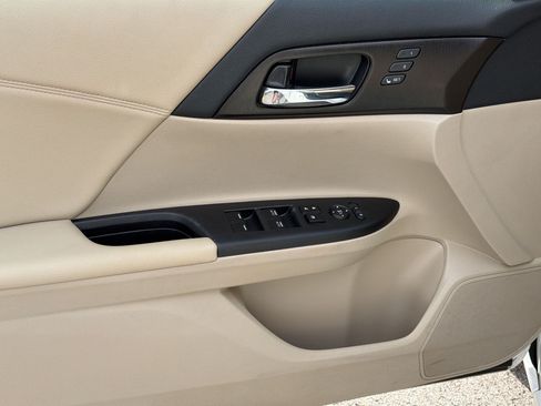 Used 2015 Honda Accord Touring image 11