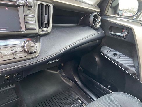 Used 2014 Toyota RAV4 XLE image 19