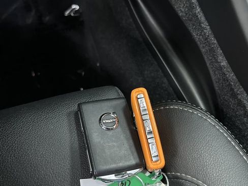 Used 2024 Volvo XC40 B5 Plus image 28