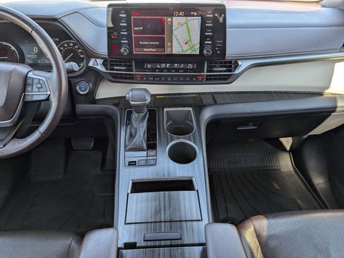 Used 2022 Toyota Sienna Platinum image 7