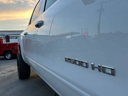 Used 2019 Chevrolet Silverado 2500 LT AWD/4WD image 12
