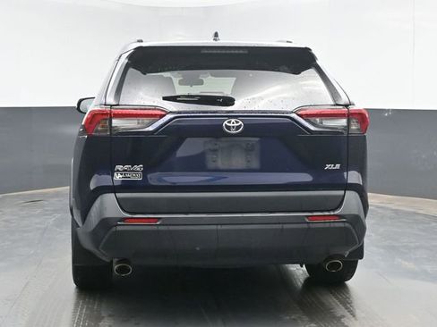Used 2019 Toyota RAV4 XLE Premium FWD image 13
