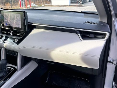 Used 2023 Toyota Corolla Cross L image 18