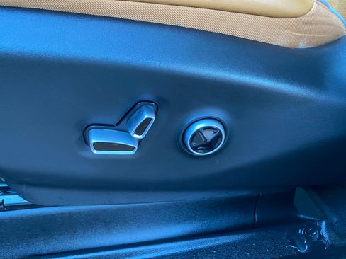 Used 2023 Chrysler Pacifica Pinnacle image 23