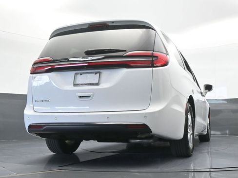 Used 2022 Chrysler Pacifica Touring-L FWD image 58