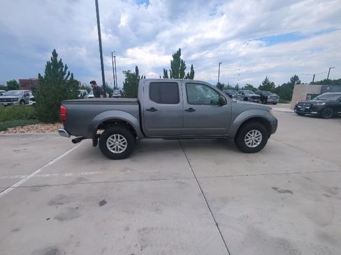 Used 2016 Nissan Frontier SV w/ SV Value Truck Package AWD/4WD image 3