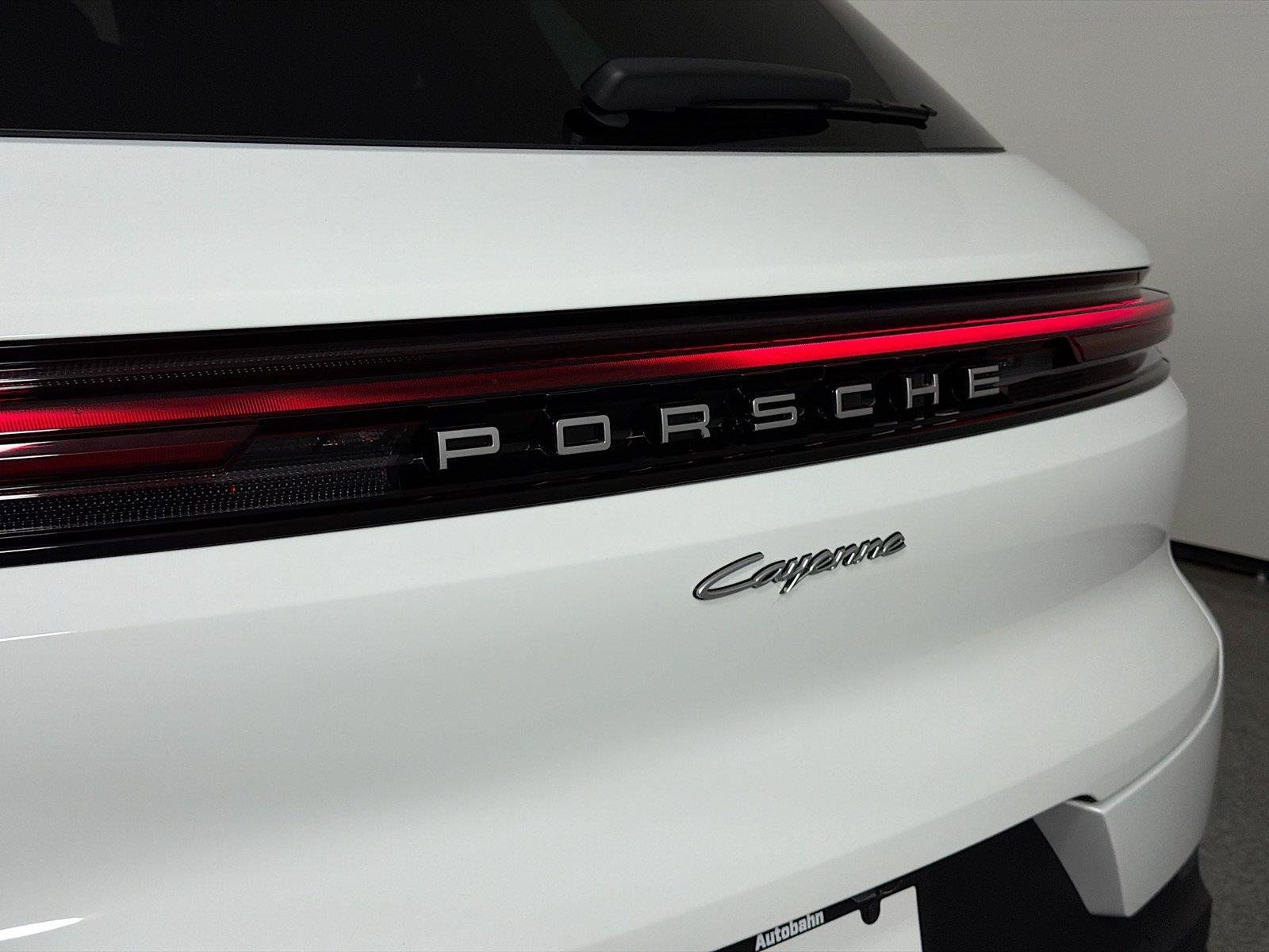 Certified 2025 Porsche Cayenne E-Hybrid AWD/4WD image 17
