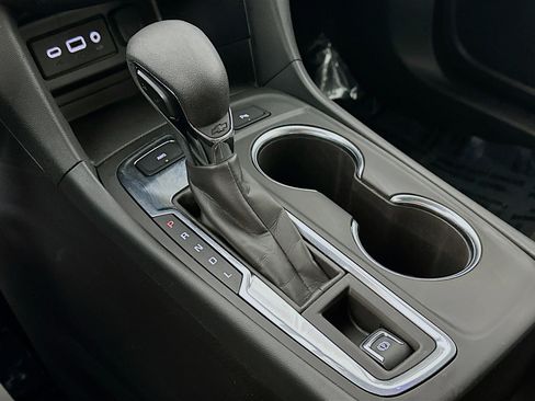 Used 2024 Chevrolet Equinox LT image 16