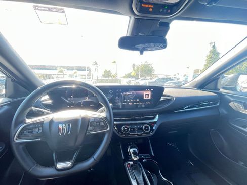 Used 2025 Buick Envista Sport Touring image 34