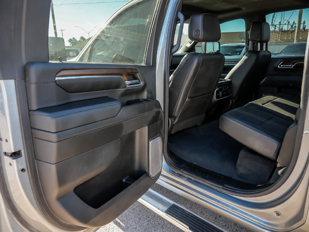 Used 2024 Chevrolet Silverado 3500 High Country w/ Technology Package AWD/4WD image 31