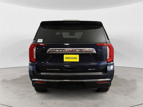 Used 2023 GMC Yukon SLT image 3