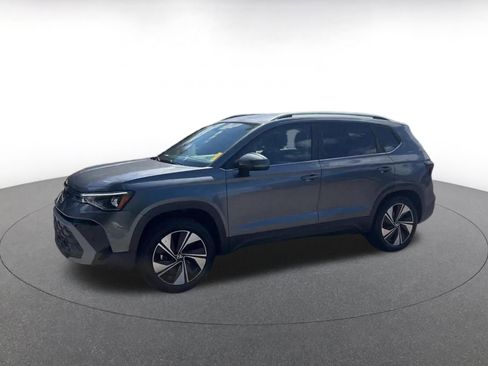 Used 2025 Volkswagen Taos SE image 7