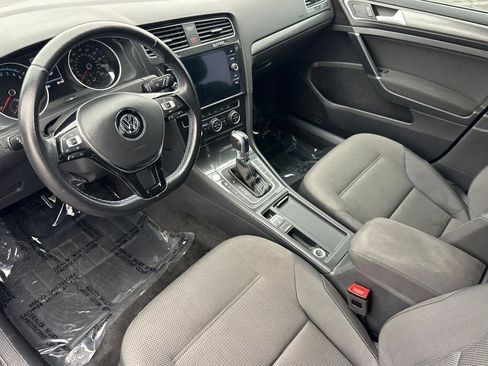 Used 2019 Volkswagen e-Golf SE image 7