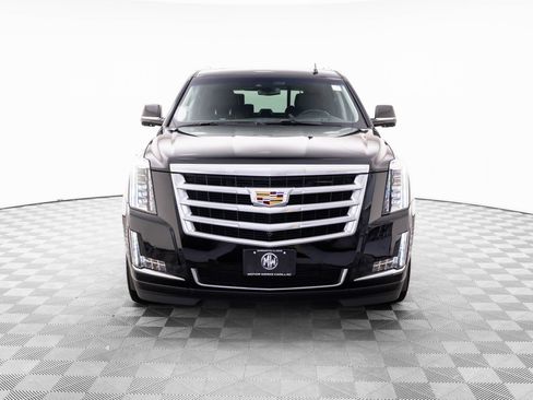 Used 2019 Cadillac Escalade Luxury image 2