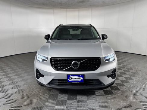Used 2025 Volvo XC40 B5 Plus AWD/4WD image 2