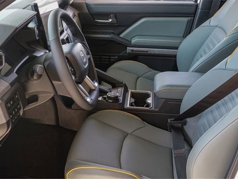 Used 2025 Toyota Tacoma TRD Sport image 10