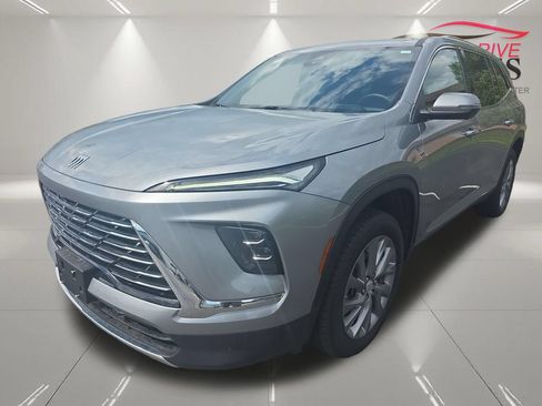 Certified 2025 Buick Enclave Preferred FWD image 4