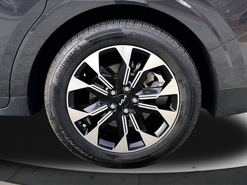 Used 2024 Kia Carnival EX image 35