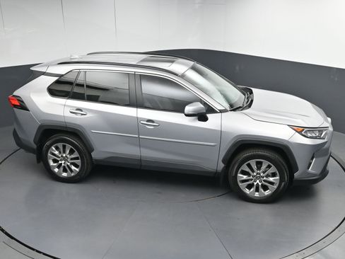 Used 2021 Toyota RAV4 XLE Premium image 34