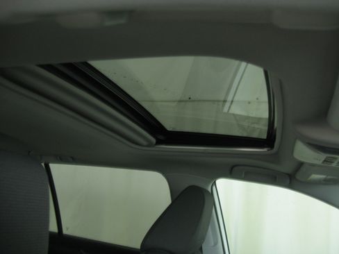 Used 2022 Toyota RAV4 XLE image 3